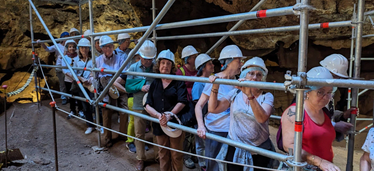 Foto: Estudiantes de la Universidad de Mayores visitan la Sierra Minera y la Cueva Victoria 