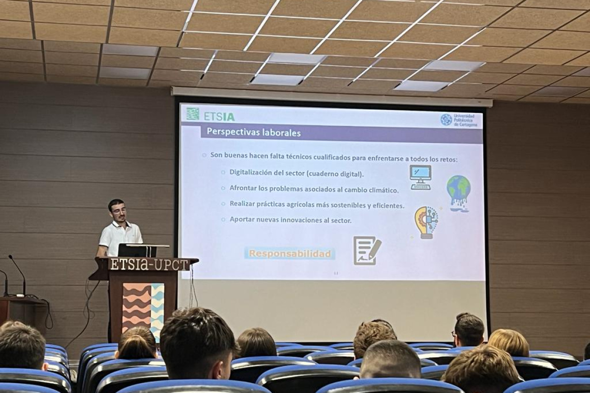 Uno de los egresados ​​que participó en el evento.