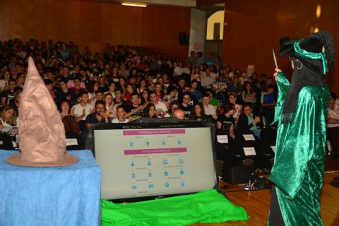 Una de los animadores del evento, del IES Mediterráneo.