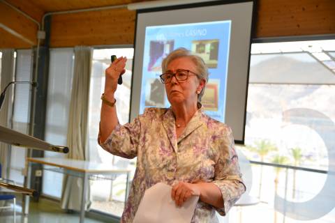 La alumna de la Universidad de Mayores María Dolores González durante la 'lectio' con la que se inauguró el actual curso