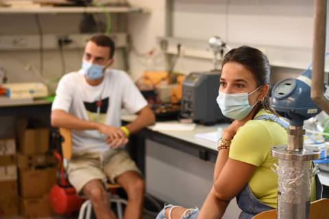 Alumnos en el primer día del curso de plantas químicas