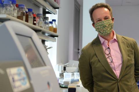 Marcos Egea, en su laboratorio del IBV.