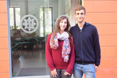 Dos de los estudiantes que han venido a la UPCT en los últimos años con el programa Golondrina.