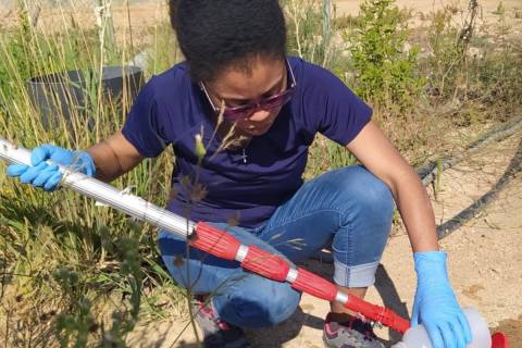 La ya doctora, durante el trabajo de campo para su tesis.