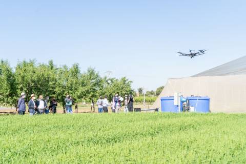 Los investigadores y técnicos del proyecto han mostrado los datos de salinidad con los que están ensayando el cultivo de cebada.