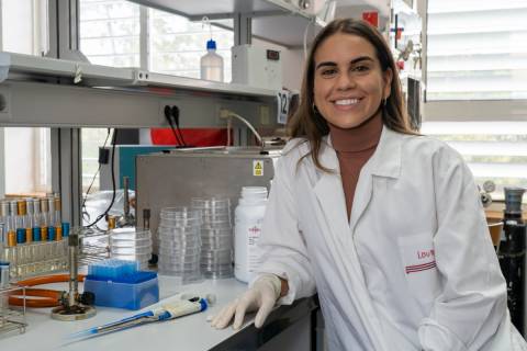 Lourdes Velasco, en un laboratorio de Agrónomos.