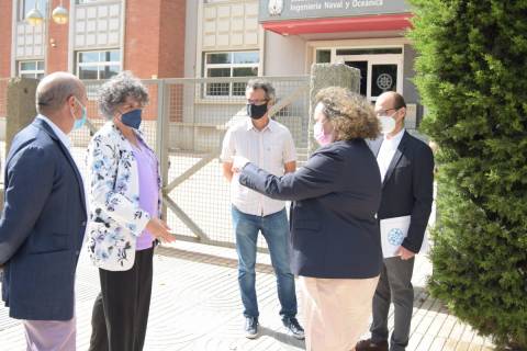 La rectora, recibiendo a la presidenta de la Autoridad Portuaria.