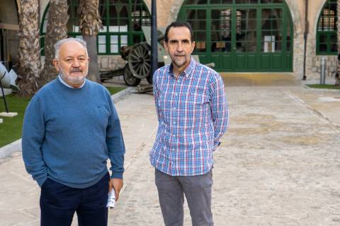 Antonio Cortiñas y Luis Miguel Pérez, en el Parque de Artillería.