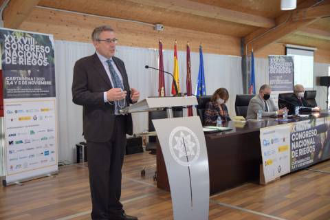 Víctor Arqued durante su ponencia en la UPCT.