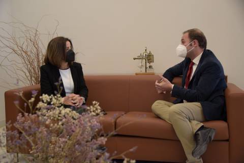 Catalina Egea y Carlos Peñafiel, reunidos hoy en el Rectorado.