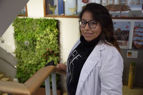 La alumna, en la Escuela de Agrónomos de la UPCT.