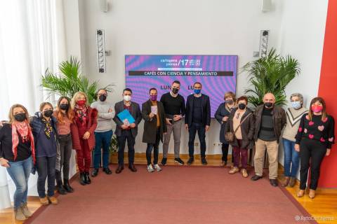 José Luis Serrano, coordinador de la Unidad de Cultura Científica, entre los asistentes a la presentación.