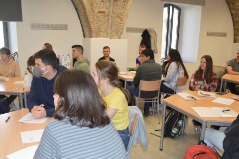 Estudiantes del programa SUCCESS en la Escuela de Telecomunicación.