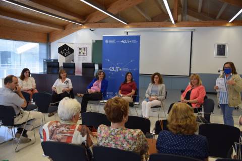 Las participantes en la charla.