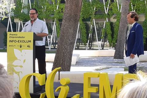 El profesor Manuel Burgos recoge el tercer premio Emprendedor del Año en el acto celebrado en el Parque Científico de Murcia
