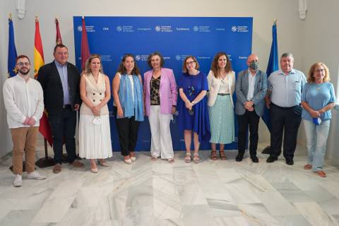 Asistentes al acto de presentación del convenio.