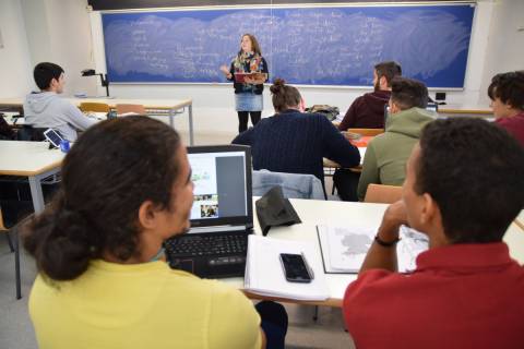 Estudiantes en una clase de alemán en la UPCT.