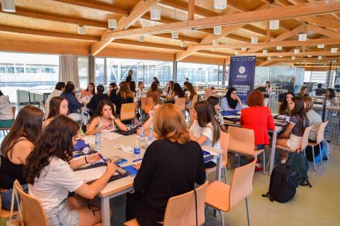 Alumnas preuniversitarias en el acto de mentorización que se ha celebrado en el CIM.