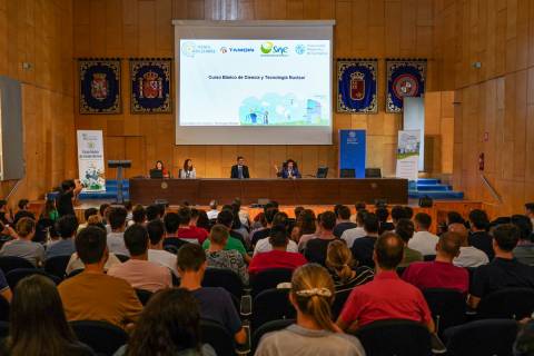 Asistentes al curso sobre tecnología nuclear.