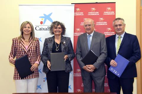 Olga Rodríguez, Beatriz Miguel, Carlos Egea y Juan Francisco Sánchez tras la firma del convenio.