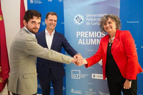 Ignacio Cifuentes, Carlos López y Beatriz Miguel durante la presentación de los Premios Alumni.