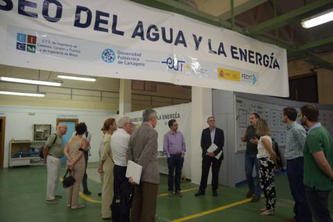 El comité permanente de las jornadas, visitando el Museo del Agua y la Energía.
