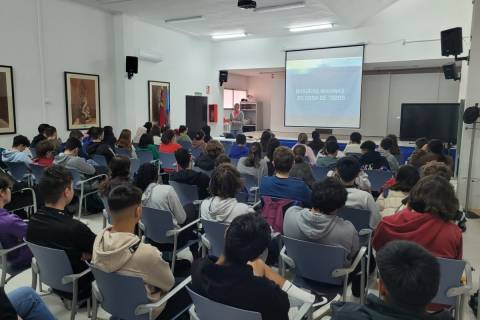 Asistentes a la charla de Amaya Gómez en el IES Ruiz de Alda de San Javier.