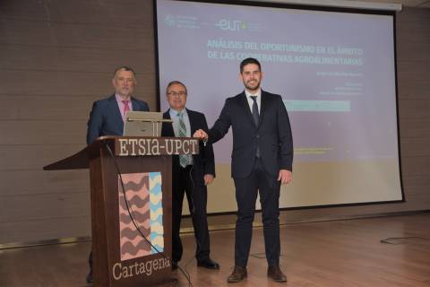 Los directores de la tesis y su autor, en la Escuela de Agrónomos de la UPCT.