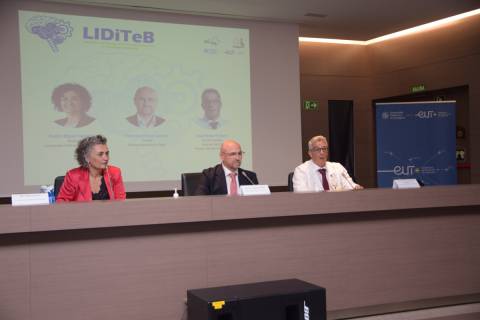 La rectora y el gerente del Servicio Murciano de Salud el día de la inauguración del laboratorio conjunto en el hospital Santa Lucía.