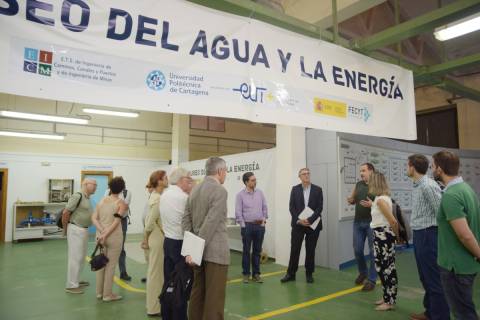 El comité permanente de las jornadas, visitando el Museo del Agua y la Energía.
