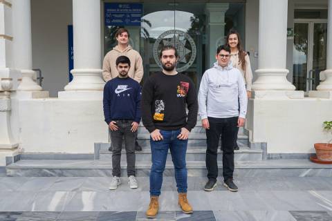 El nuevo presidente, Carlos Abrisqueta, en el centro. A la izquierda, Adrián Muñoz y encima de él Alejandro Molina. A la derecha, Elías Robles y Carmen García.