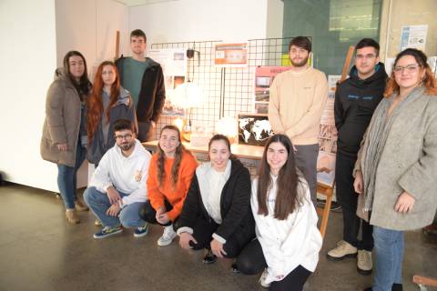 Los estudiantes que han creado las luminarias.