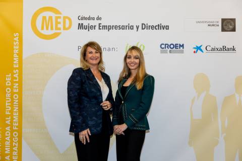 La directora y la subdirectora de la cátedra, durante la jornada celebrada en la UMU.