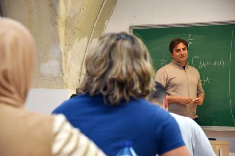 José María Molina, impartiendo docencia en la Escuela de Telecomunicación de la UPCT.