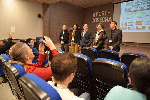 Los responsables del curso, junto a la rectora y el director de la Escuela de Agrónomos, durante la inauguración.