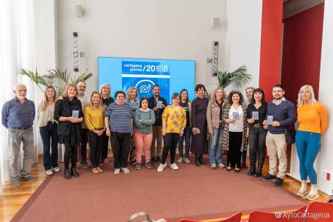 Paqui Rosique, responsable de la Unidad de Cultura Científica de la UPCT, participó en la presentación del programa.