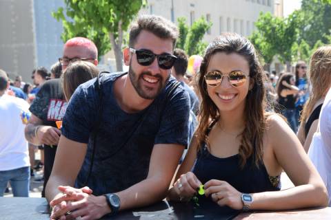 Estudiantes en una fiesta celebrada en 2019 en el parking del Rectorado.