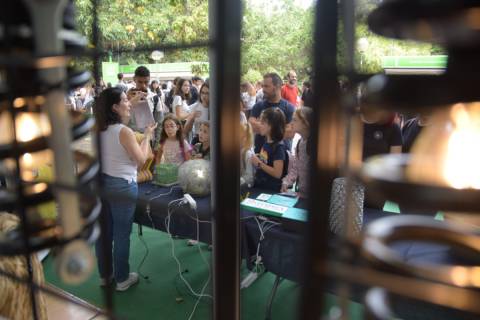 Taller de luminarias durante la última Semana de Ciencia y Tecnología de Murcia.