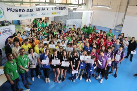 Foto de grupo de los participantes en la Olimpiada.