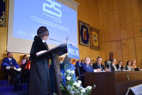 La rectora de la UPCT, Beatriz Miguel, durante su intervención.