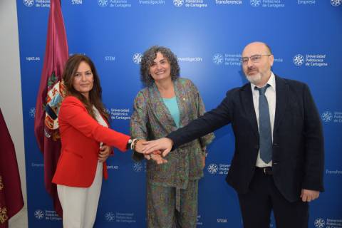 La decana-presidenta del COGITARM, Lola Martínez, la rectora de la UPCT, Beatriz Miguel, y el director de la ETSIA, José Miguel Molina.