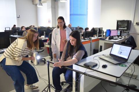 Escaneado de un brazo, hoy en el curso internacional de impresión 3D de prótesis en la UPCT.