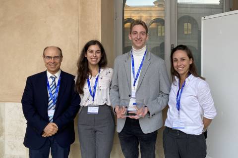 Jesús Damián Blasco, ingeniero industrial por la UPCT, con su premio.