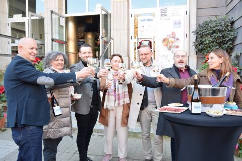 Brindis con la nueva añada, hoy en la Escuela de Agrónomos.