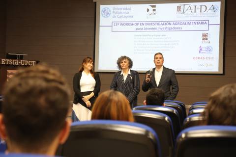 Mari Luz Mat, Beatriz Miguel y Francisco Arts durante la inauguracin.