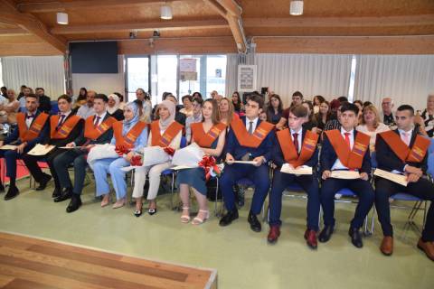 En primera fila, los graduados en Ingeniería Civil.