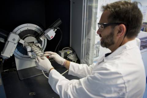 Imagen de un ensayo en el laboratorio del Servicio de Apoyo a la Investigacin Tecnolgica de la UPCT.