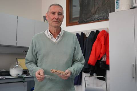 Roberto Rodrguez en un laboratorio de la Escuela de Agrnomos de la UPCT.