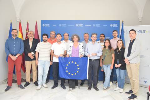 Integrantes del proyecto Life Desirows, junto a la Rectora, este martes en el Rectorado.