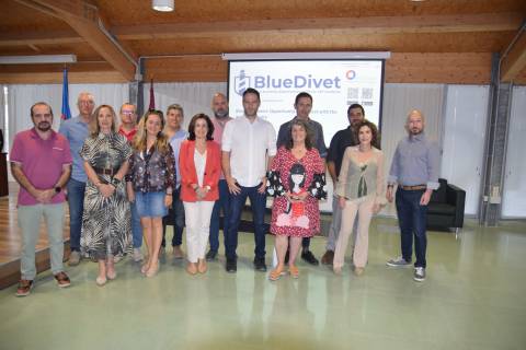 Integrantes del proyecto, junto con la vicerrectora de Investigación, este martes en la UPCT.
